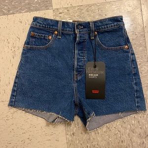 NWT Rib Cage Levi Shorts 25 Waist